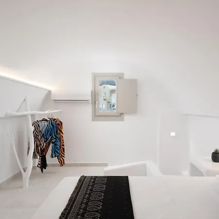 Canyon Santorini Apartment *