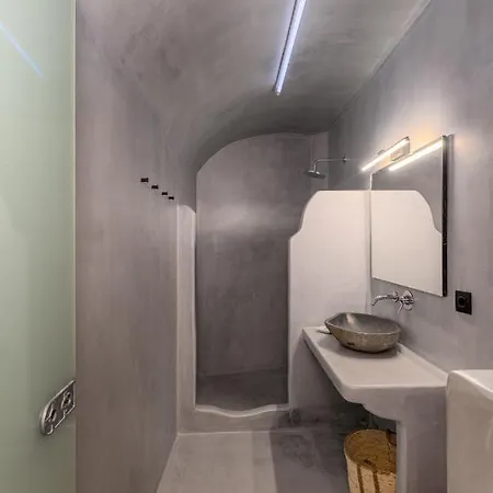 Canyon Santorini Apartment
